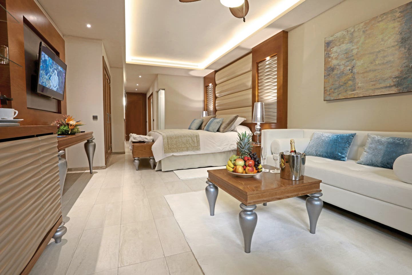 Wohnbeispiel Sky View Suite Rooftop Outdoor Jacuzzi