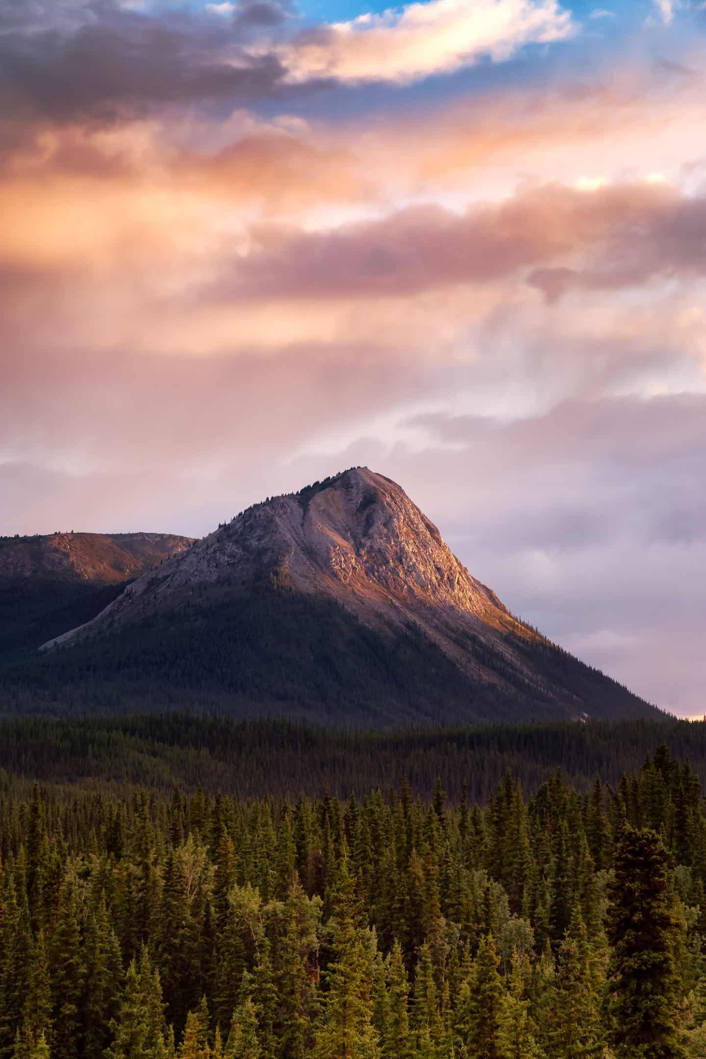 Berg im Yukon bei Sonnenuntergang