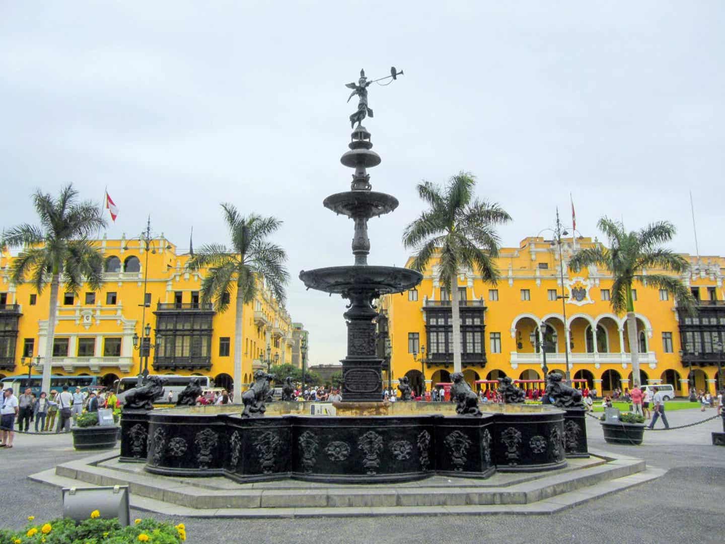 Mitarbeiter-Tipp Peru Rundreise. Brunnen in Perus Hauptstadt Lima.
