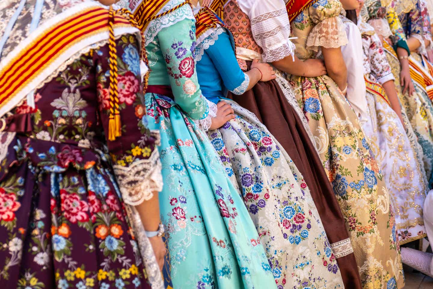 Las Fallas Bunte traditionelle Kleider