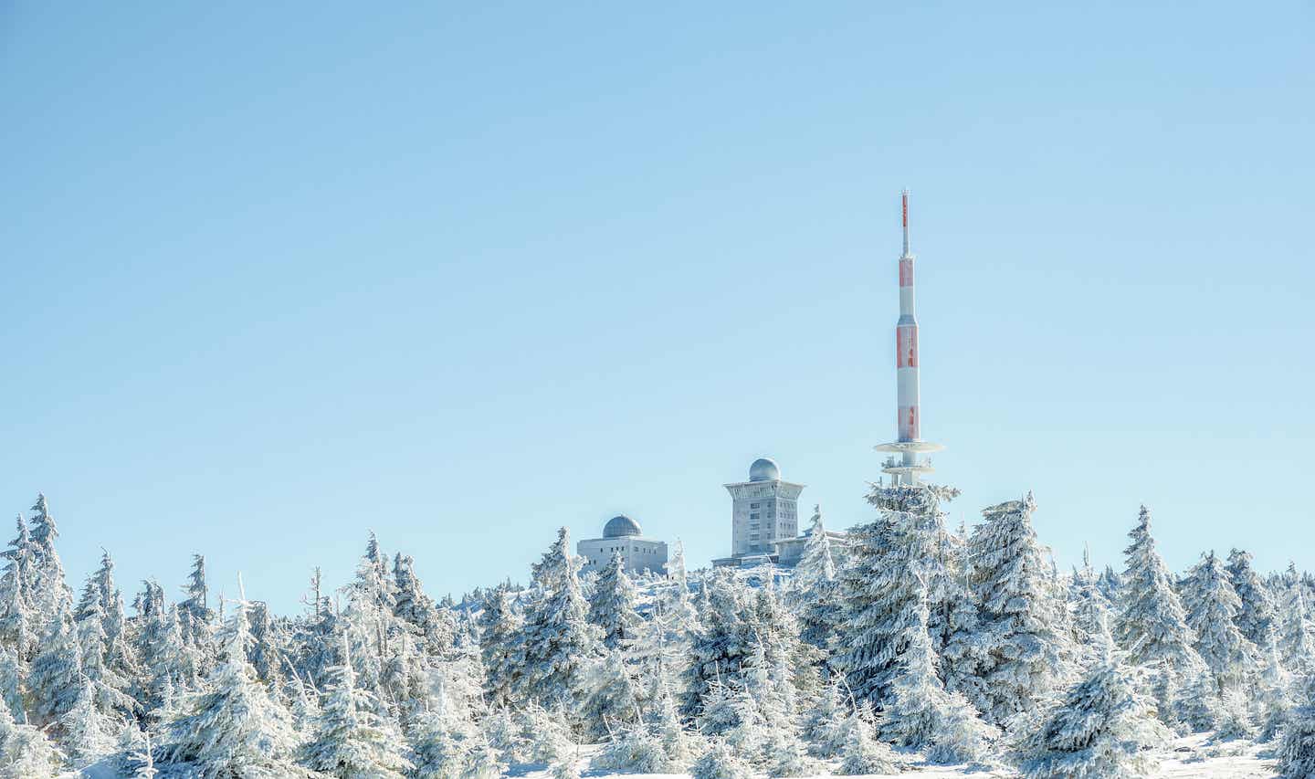 Harz Urlaub mit DERTOUR. Verschneiter Brocken im Harz