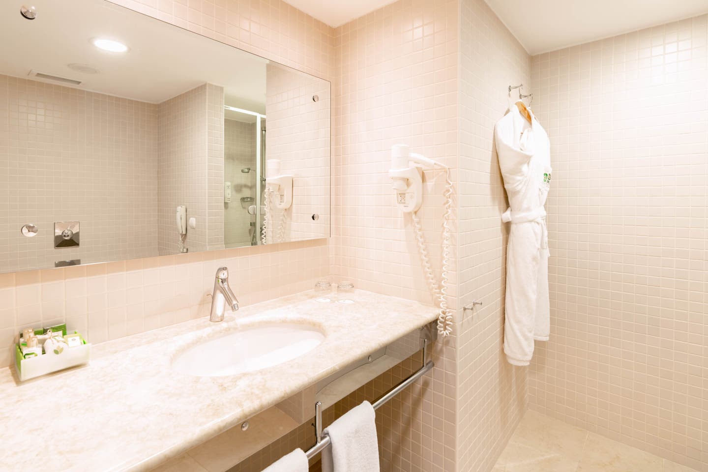 Waschtisch im Badezimmer des Maisonettes seitl. Meerblick