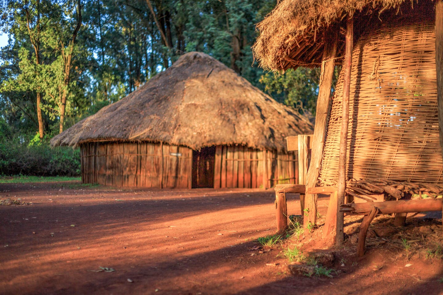 Besuch des traditionellen Stammesdorfs auf deiner Kenia-Safari