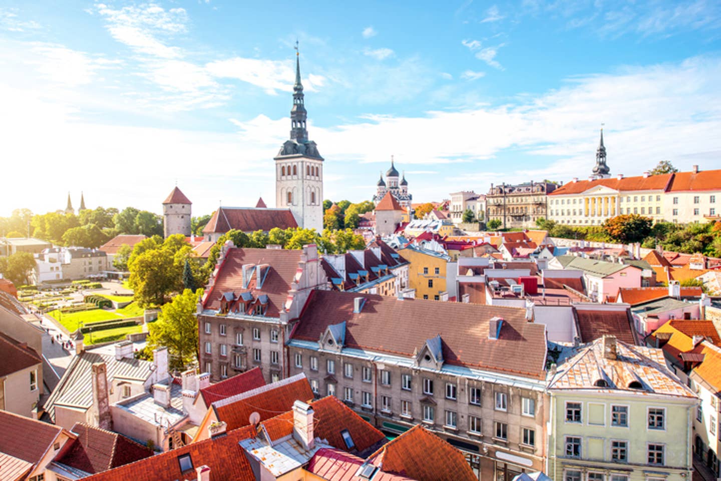 Rundreisen Estland: Blick über die Dächer von Estlands Hauptstadt Tallinn Rundreisen Estland: Blick über die Dächer von Estlands Hauptstadt Tallinn