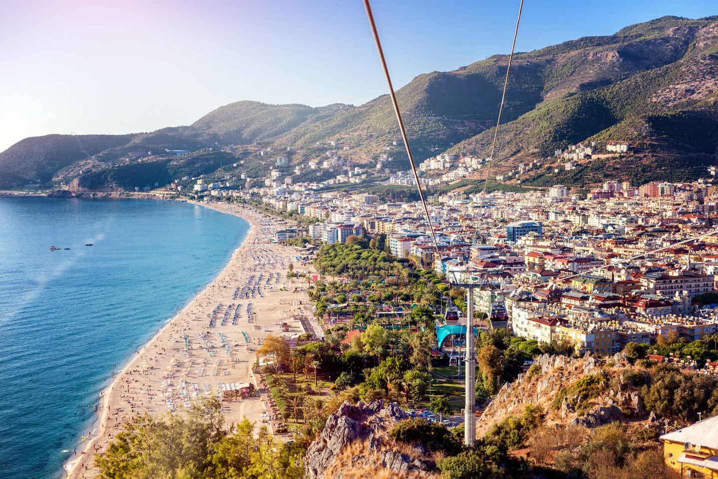 Blick auf den Kleopatra Strand aus einer Gondel heraus