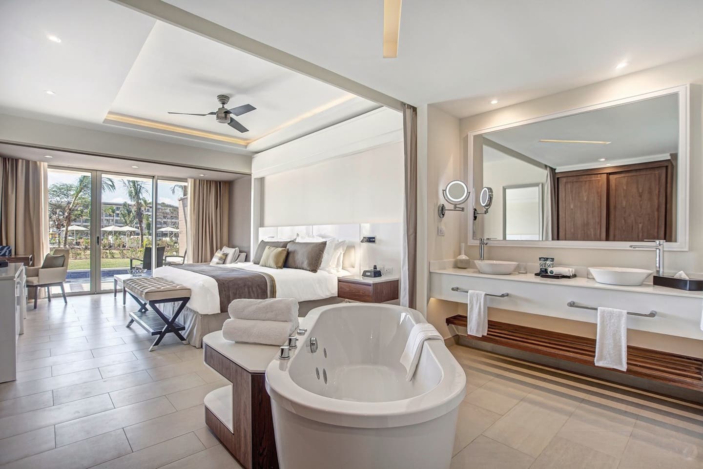 Wohnbeispiel Luxury Juniorsuite Swim Out