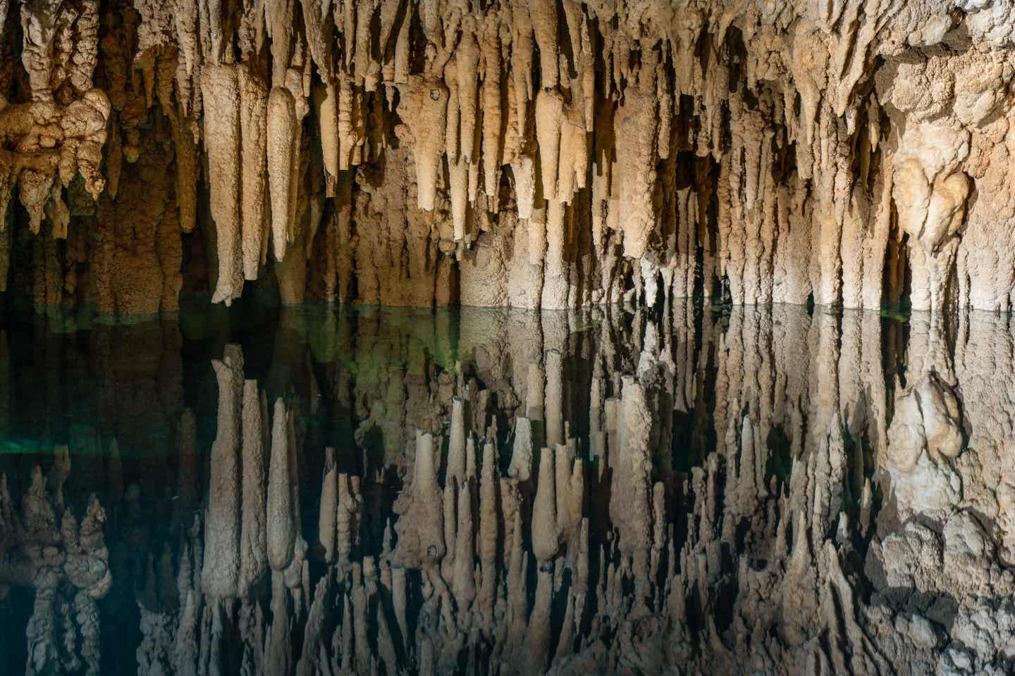 Geheimnisvoll: eine Tropfsteinhöhle in Mexiko