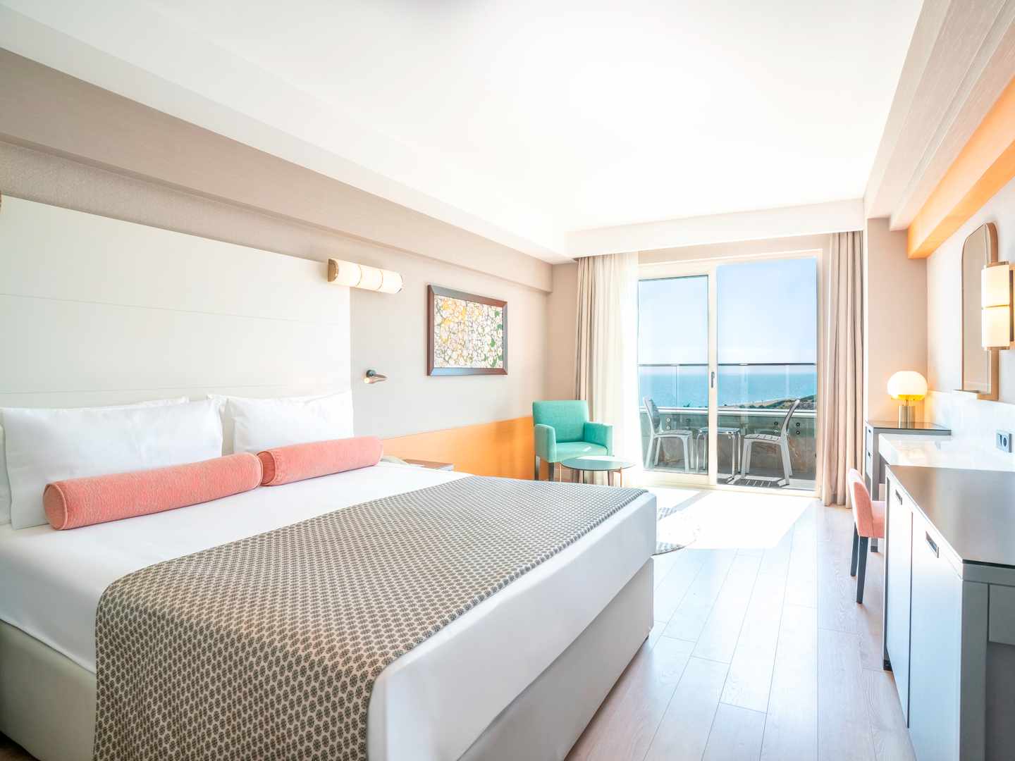 Clean und hell: Ein Zimmer im Trendy Aspendos Beach mit Meerblick