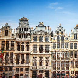 belgien-brüssel-grote-markt-klein-g-868147706.jpg