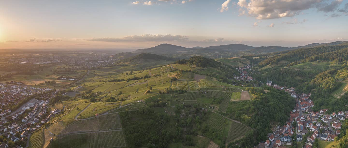 Hessen Urlaub mit DERTOUR. Luftaufnahme des Odenwalds rund um Heppenheim in Hessen