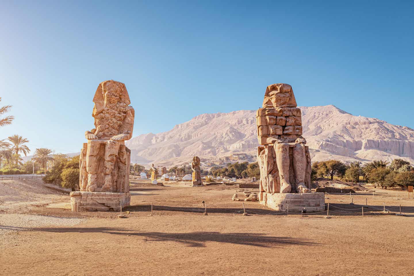 Nilkreuzfahrt - Vorbei an den Kolossen Memnon und Amenhotep