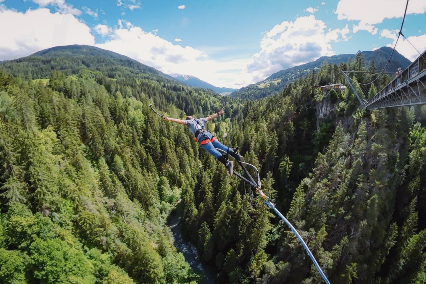 Bungeejumping in der Area 47 in Österreich