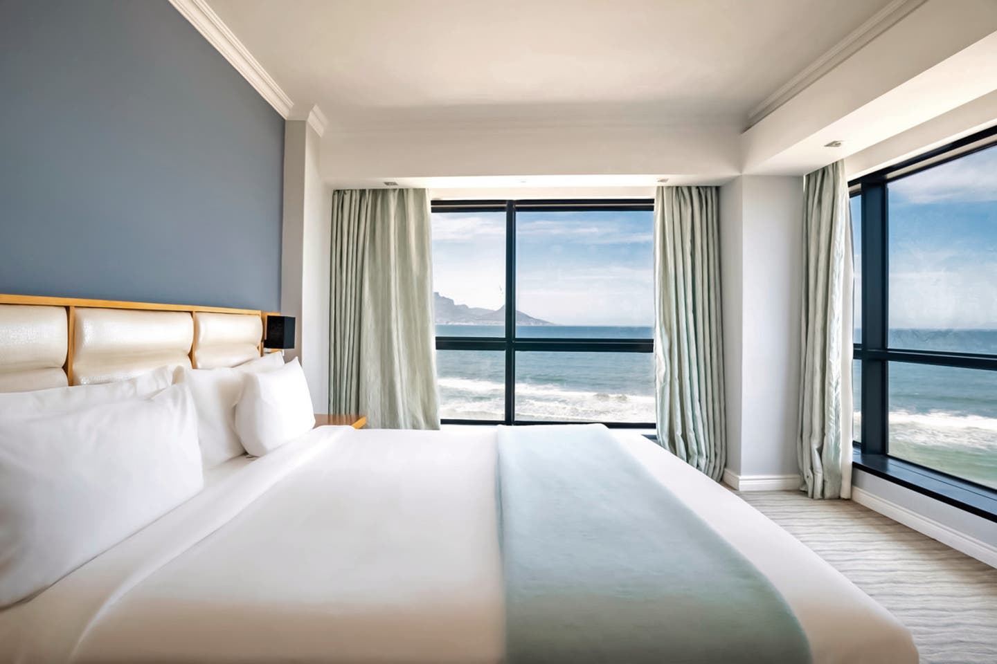 Sea Facing Table Moutain Room