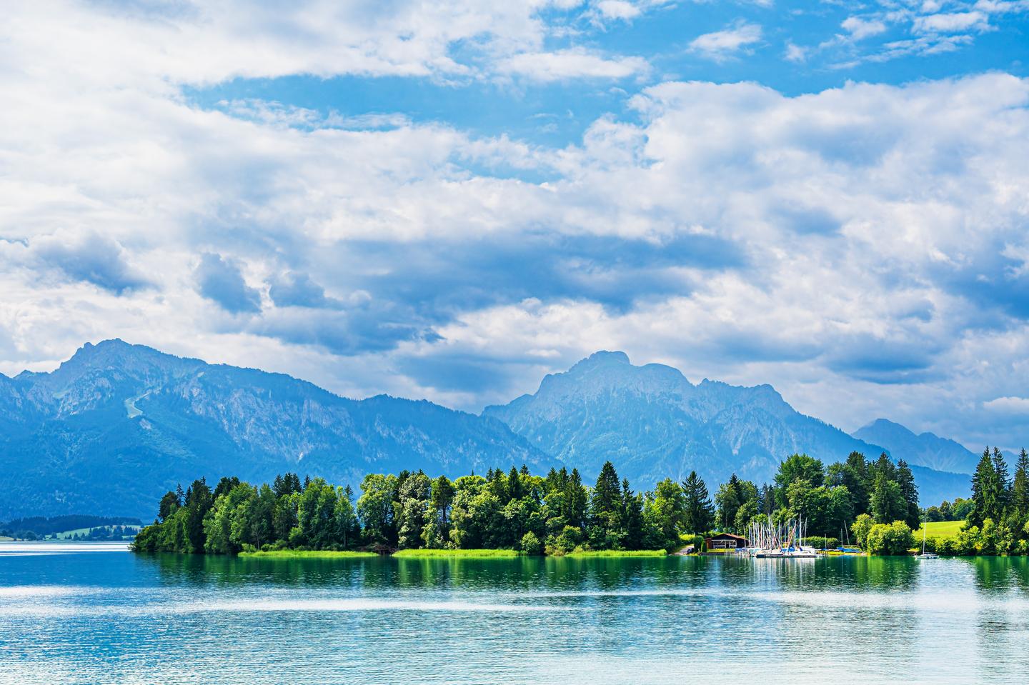 Hotels im Allgäu: Blick auf den Forggensee nahe Füssen