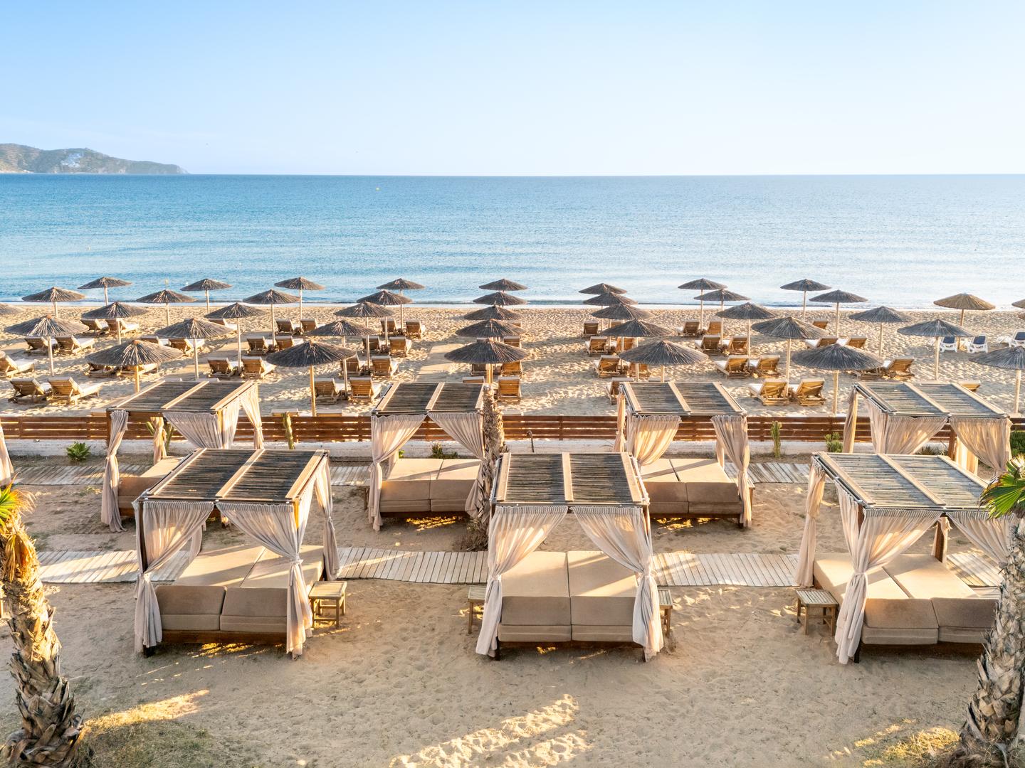 Liegen Sonnenschirme Strand