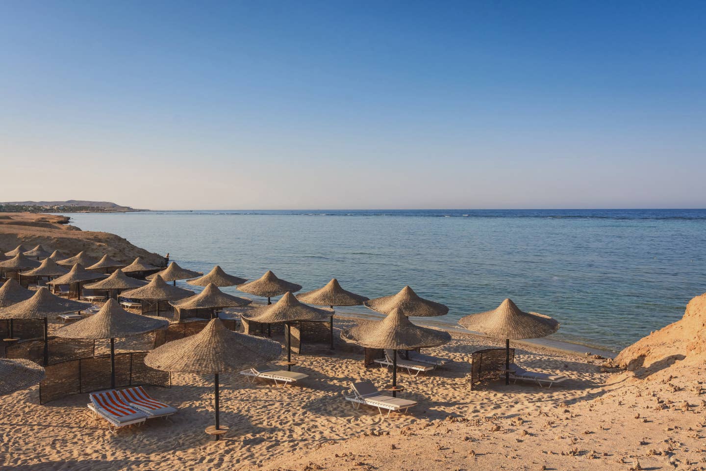 Urlaub in Ägypten – Strandliegen am Roten Meer