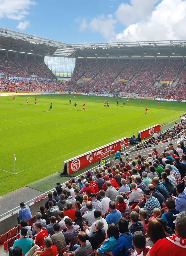Fussball Fussball Tickets von DERTOUR. Blick ins Stadion von Mainz 05.