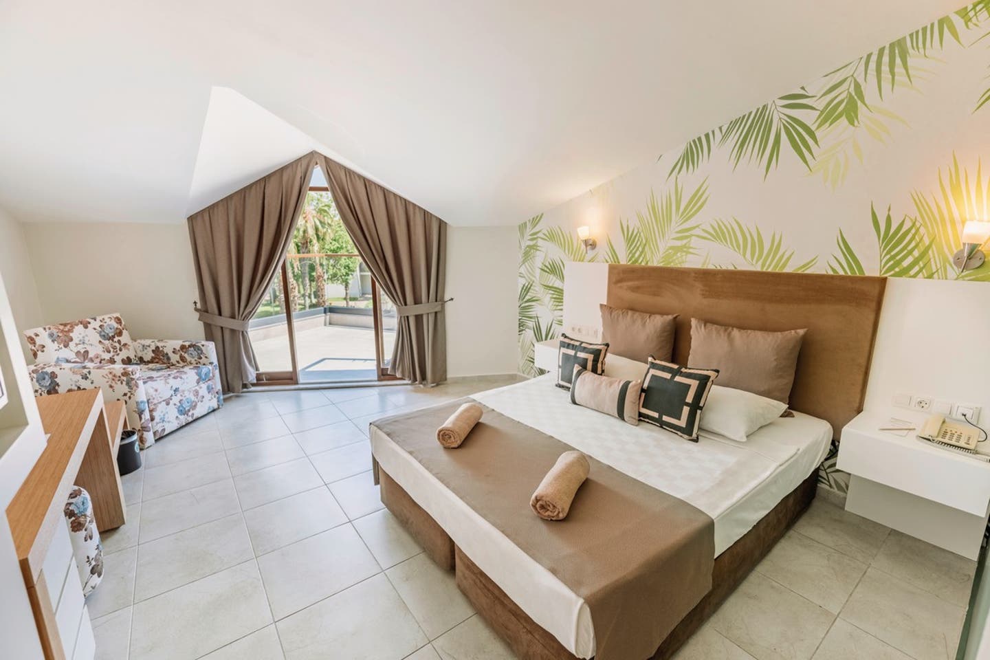 Wohnbeispiel Doppelzimmer Lagoon Roof Poolblick