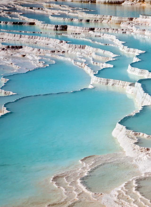 Ausflug zum Naturwunder Pamukkale Luftblick auf die Kalksteinterrassen in Pamukkale