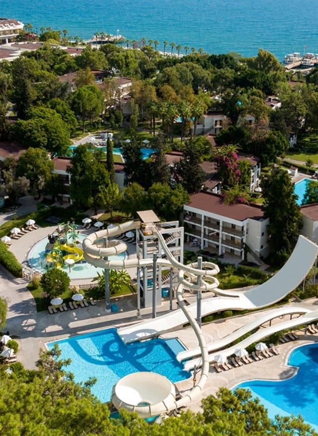 Sherwood Exclusive Kemer: Urlaub zwischen Meer und Bergen Sherwood Exclusive Kemmer Vogelperspektive