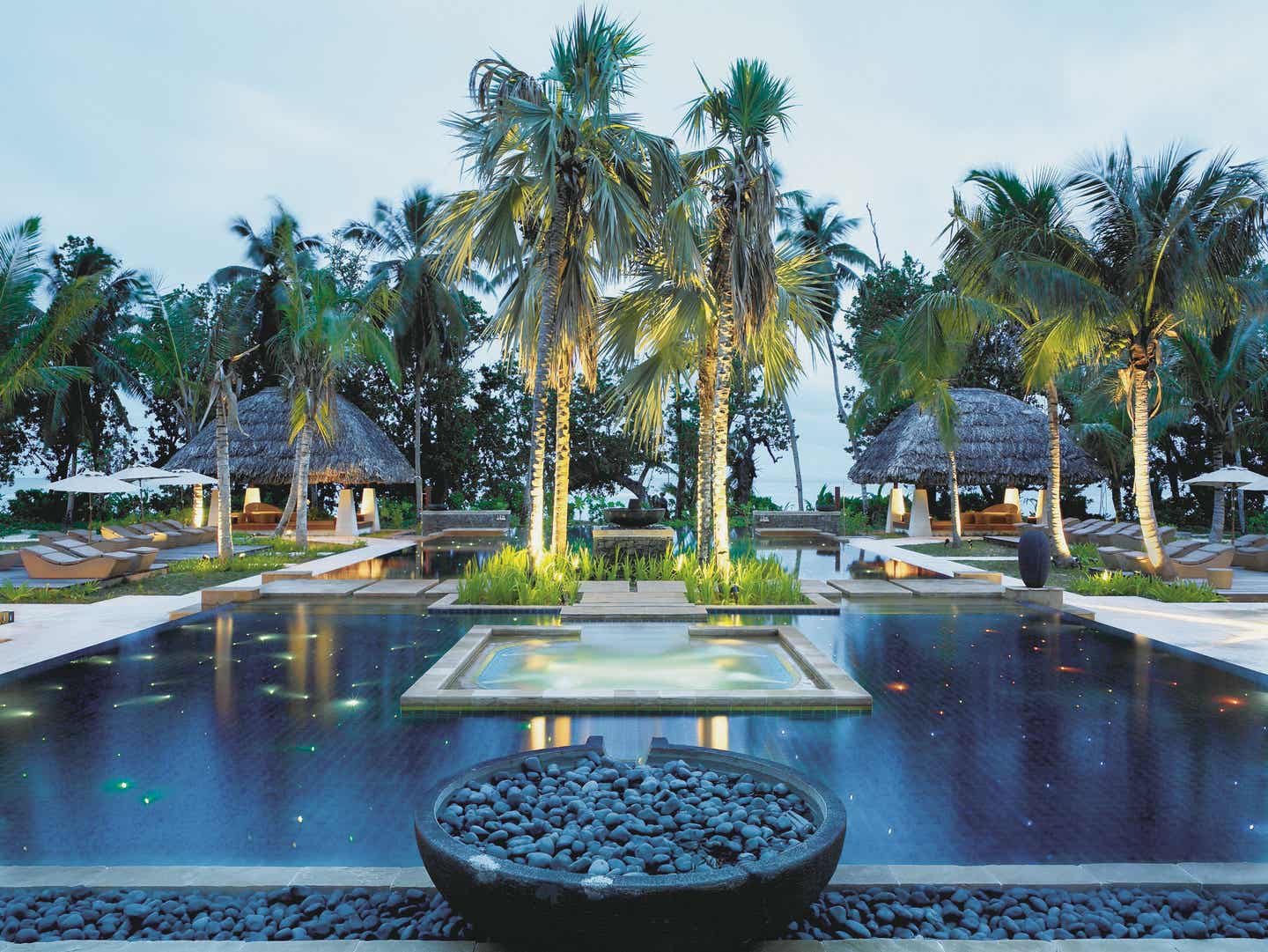 Ansicht des Pools im Hotel Labriz Hilton auf den Seychellen