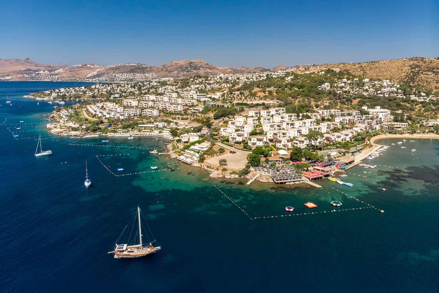 Bodrum Strände Bitez Beach mit Booten und Hotels