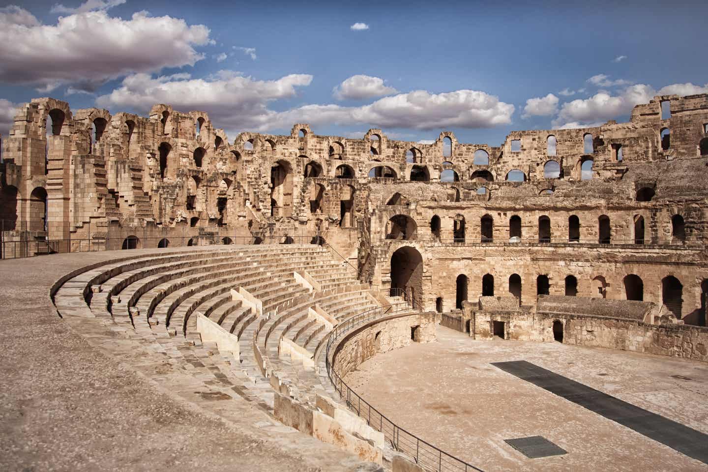 UNESCO-Weltkulturerbe: Römisches Amphitheater in El Jem - Ruinen des größten Kolosseums  