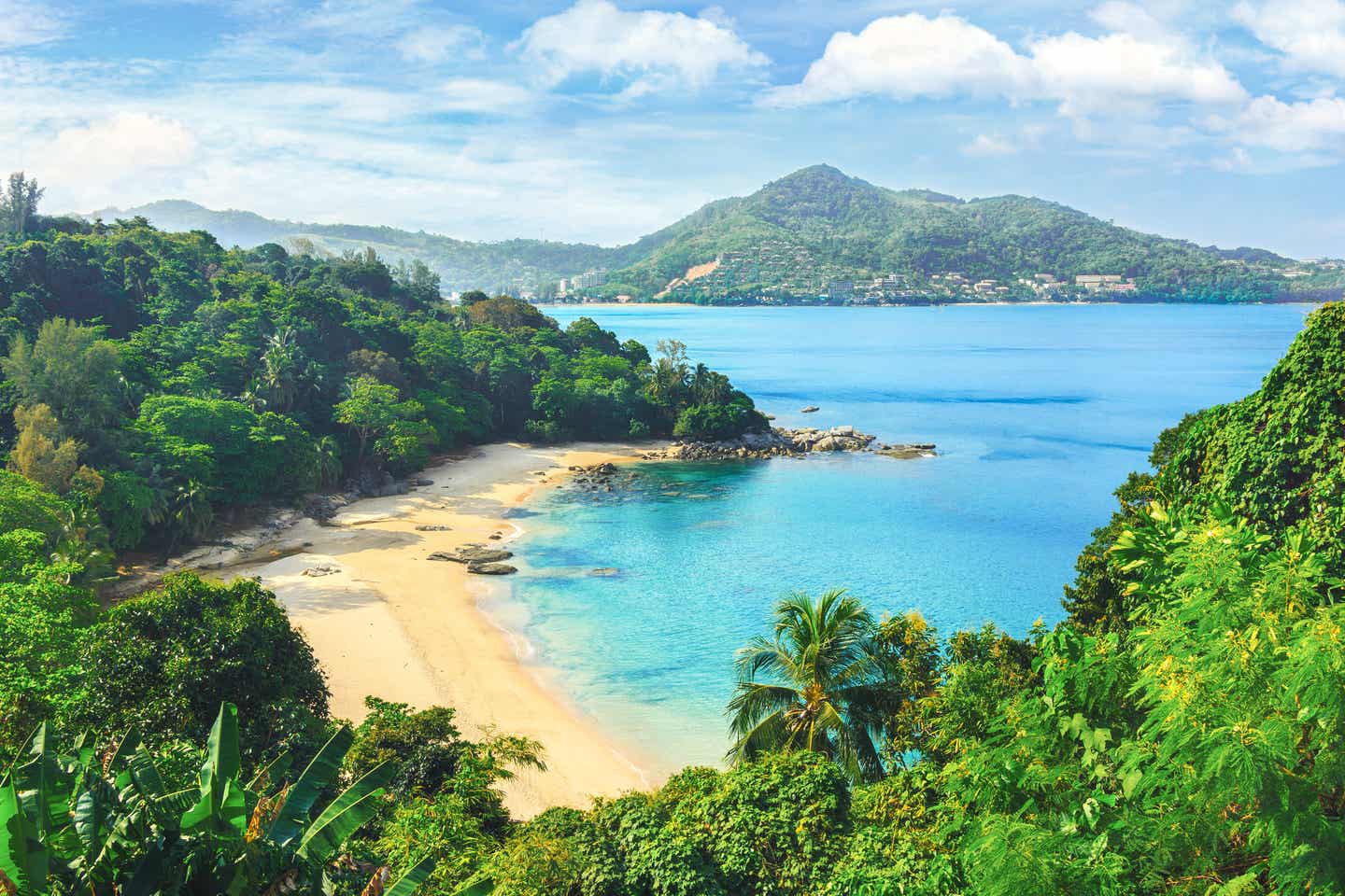 Schönste Strände Thailands: Bucht auf Phuket an der Andamanensee