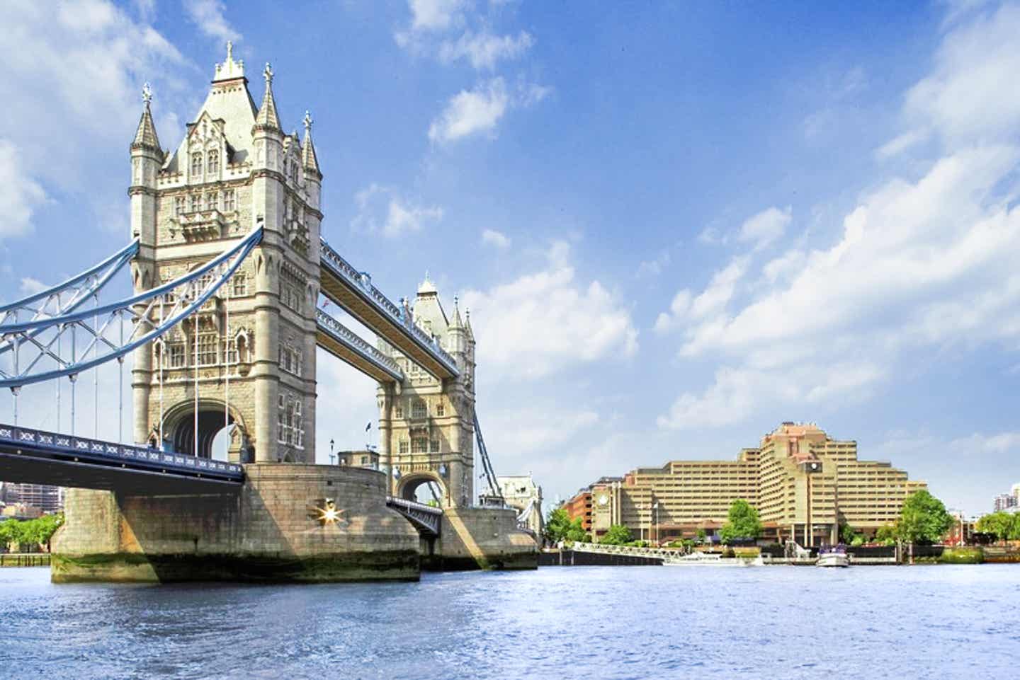 Blick auf die Tower Bridge in London