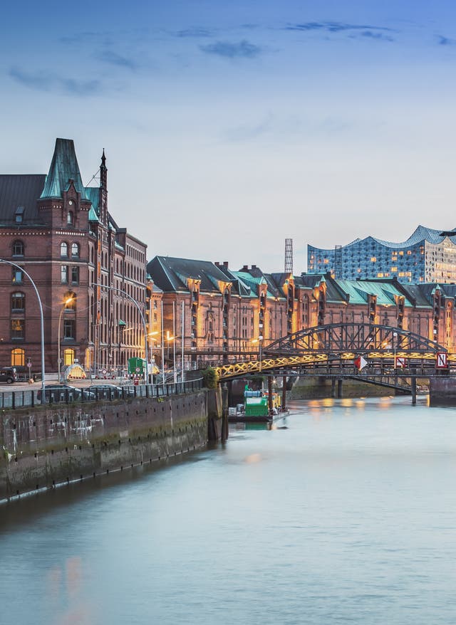 Städtereisen Deutschland Blick in die Speicherstadt Hamburg bei einer Städtereise durch Deutschland