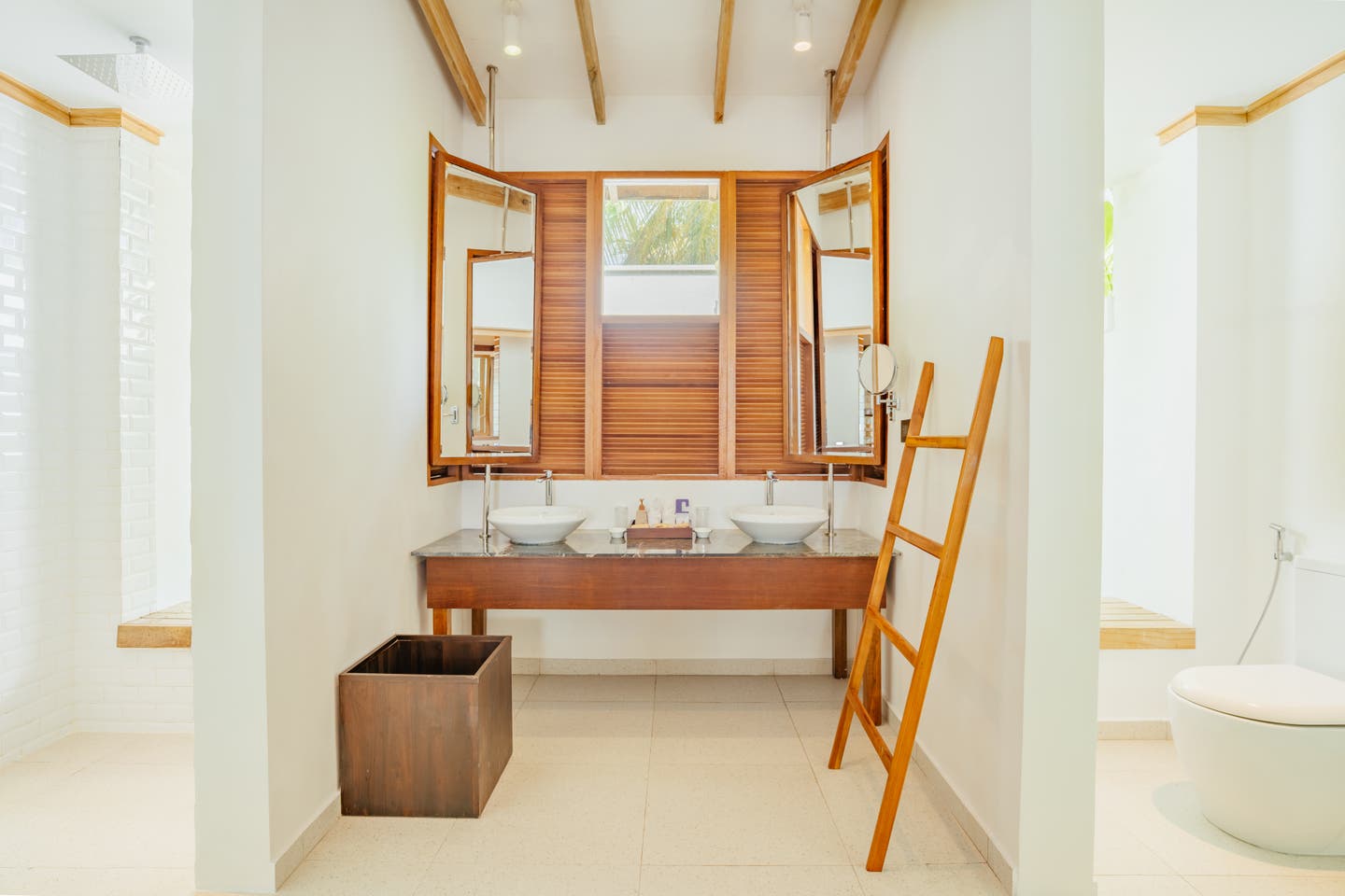 Bad in einem Platinum Beach Bungalow