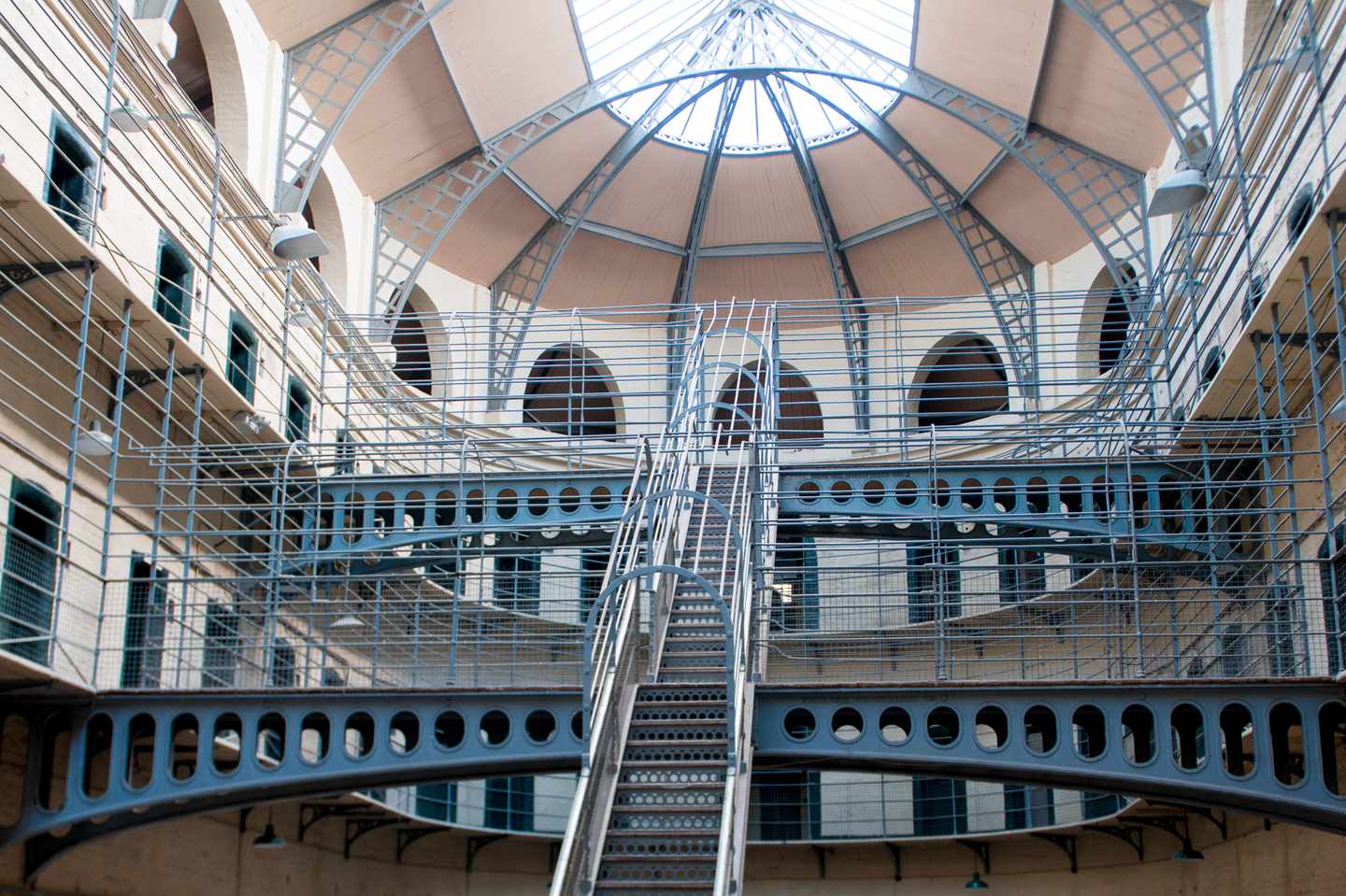 Das alte Gefängnis Kilmainham Gaol als Sehenswürdigkeit Dublins
