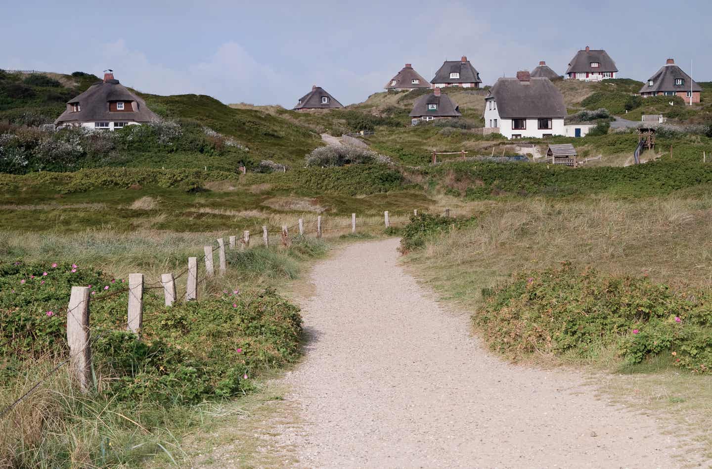 Sylt Urlaub mit DERTOUR. Reetdachhäuser in den Dünen von Sylt