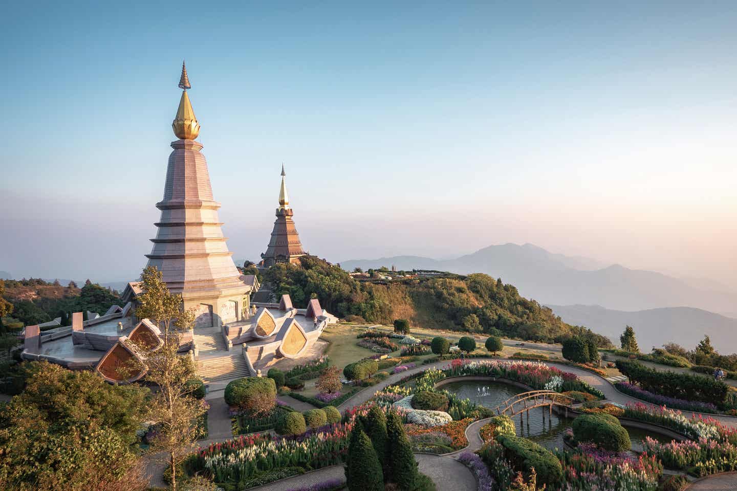 Doi Inthanon Twin Pagodas am Inthanon Mountain in der Nähe von Chiang Mai, Thailand 