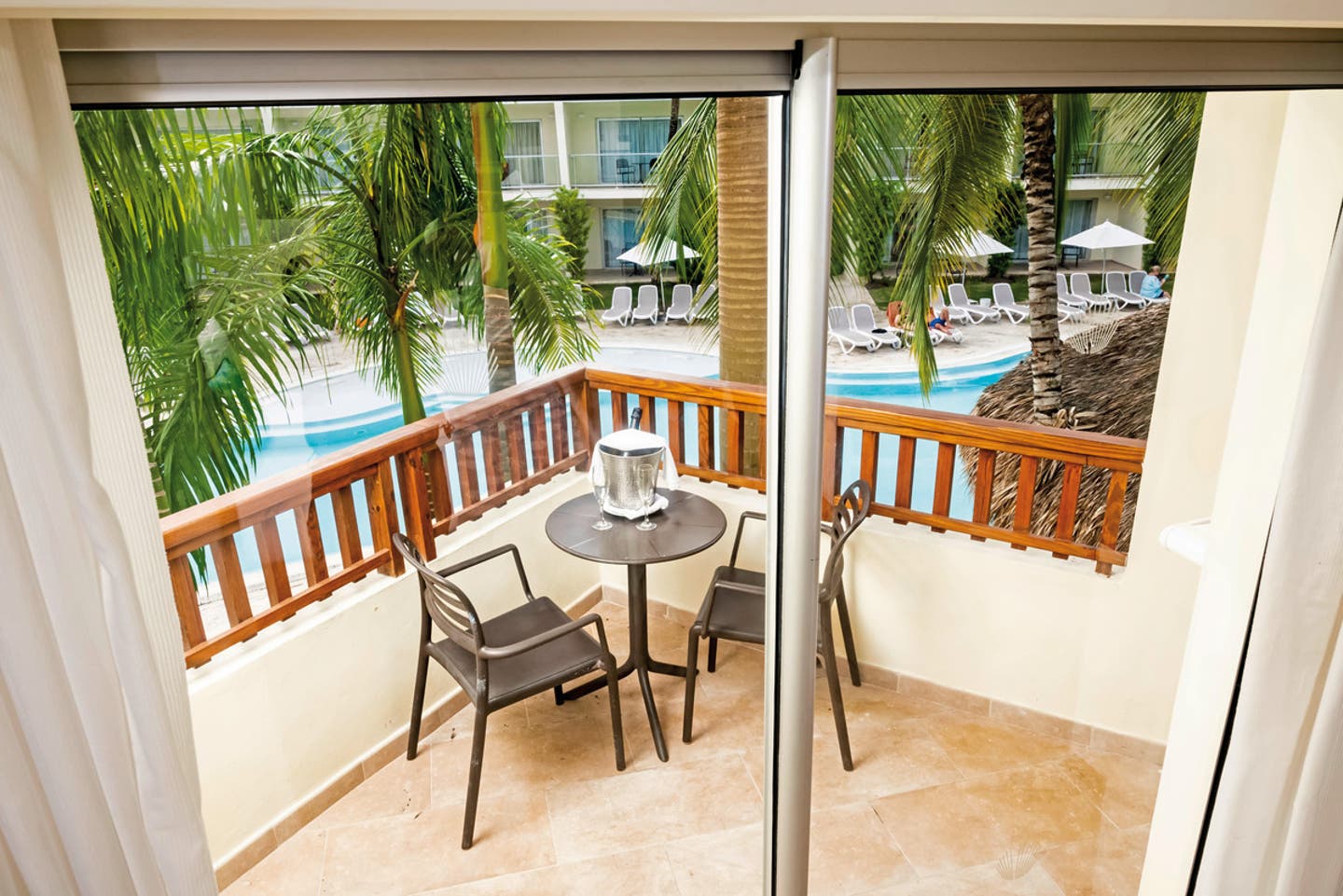 Beispiel Balkon Pool View Room