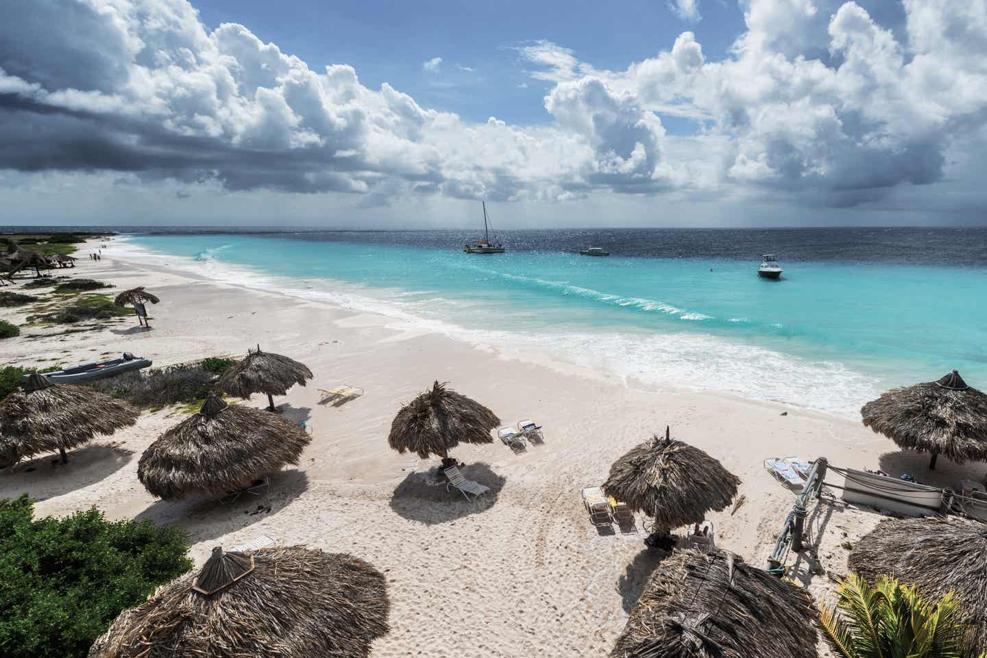 Curacao beste Reisezeit: Blick auf den Strand von Klein Curacao