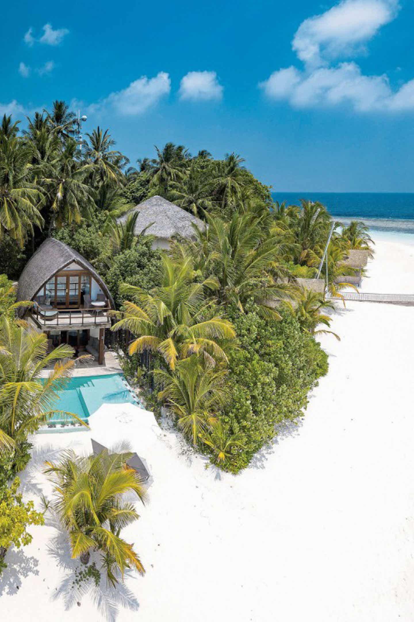 Villa am Strand des Kandoluh Maledives Hotels aus der Vogelperspektive