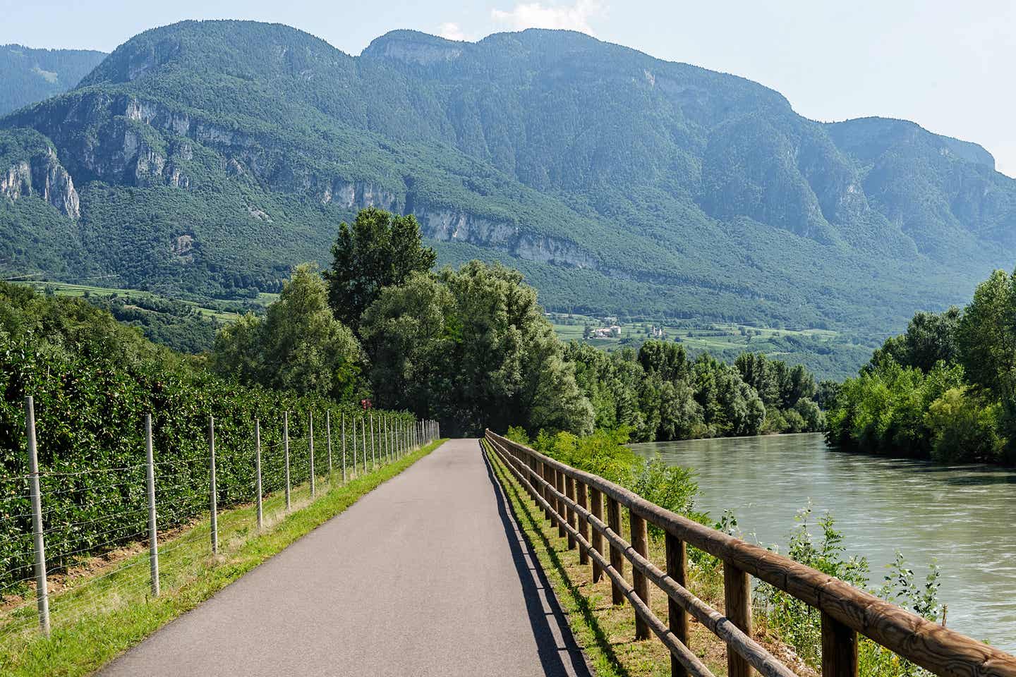 Etschradweg am Gardasee in Italien