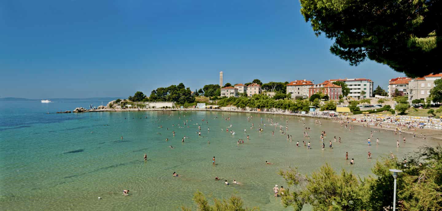 Split Strände: Panoramaaufnahme des Bacvice-Strandes in Split