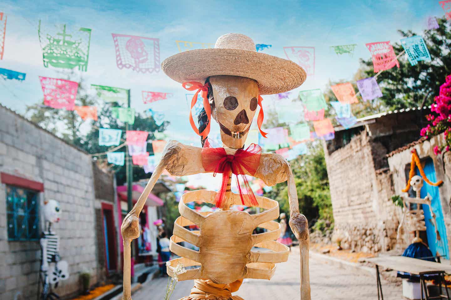 Día de los Muertos Straßenzug in Mexiko, Karibik