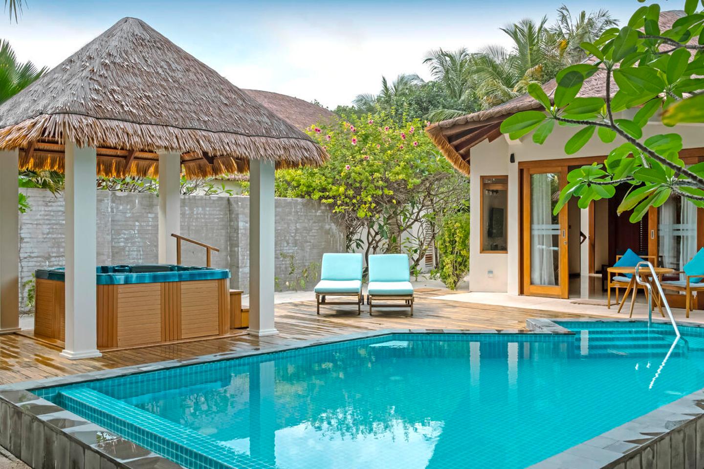 Wohnbeispiel Beach Pool Villa with Jacuzzi