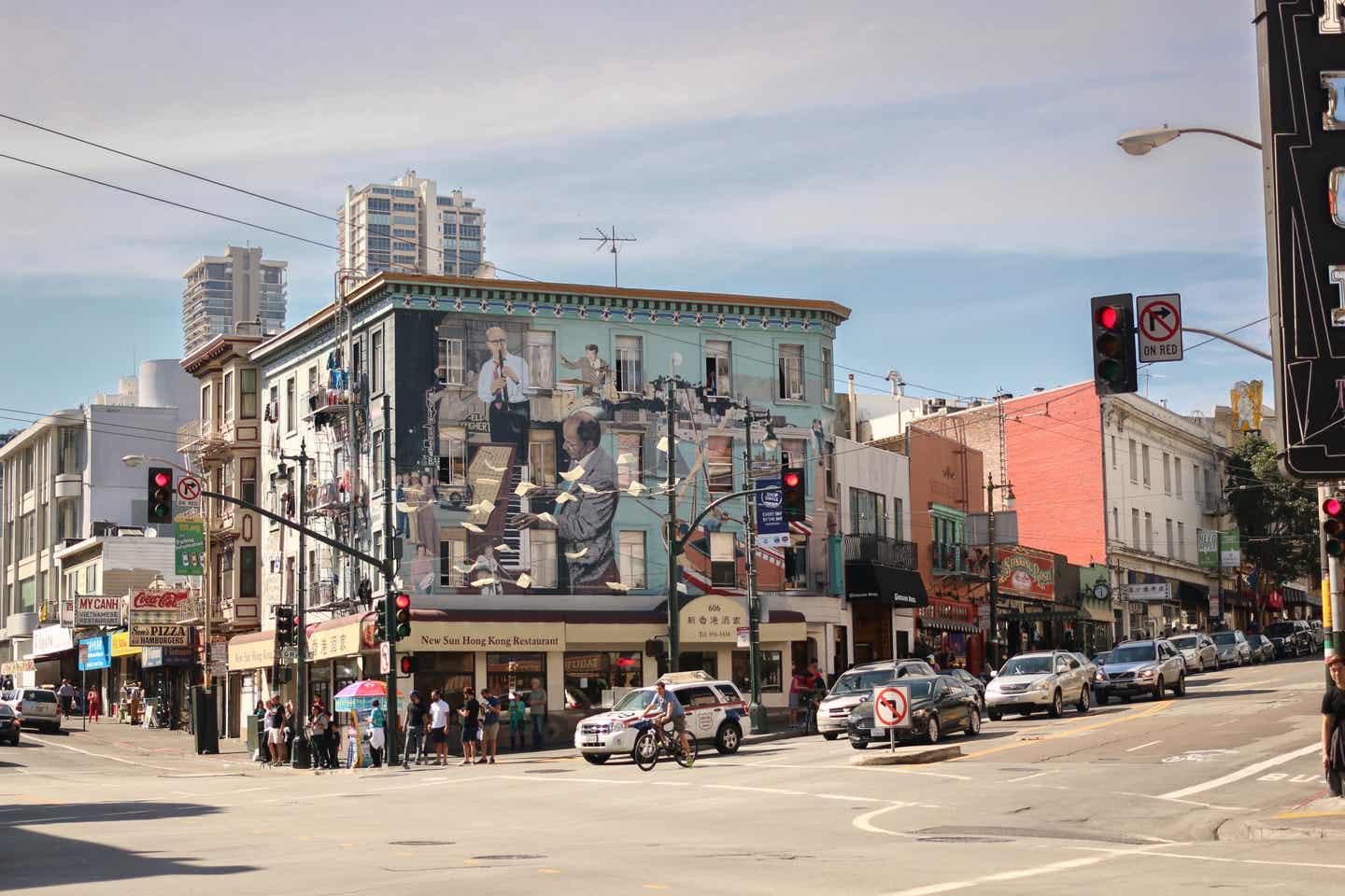 San Franciscos Sehenswürdigkeiten mit DERTOUR erleben. Murals - große Häusergemälde in San Francisco 