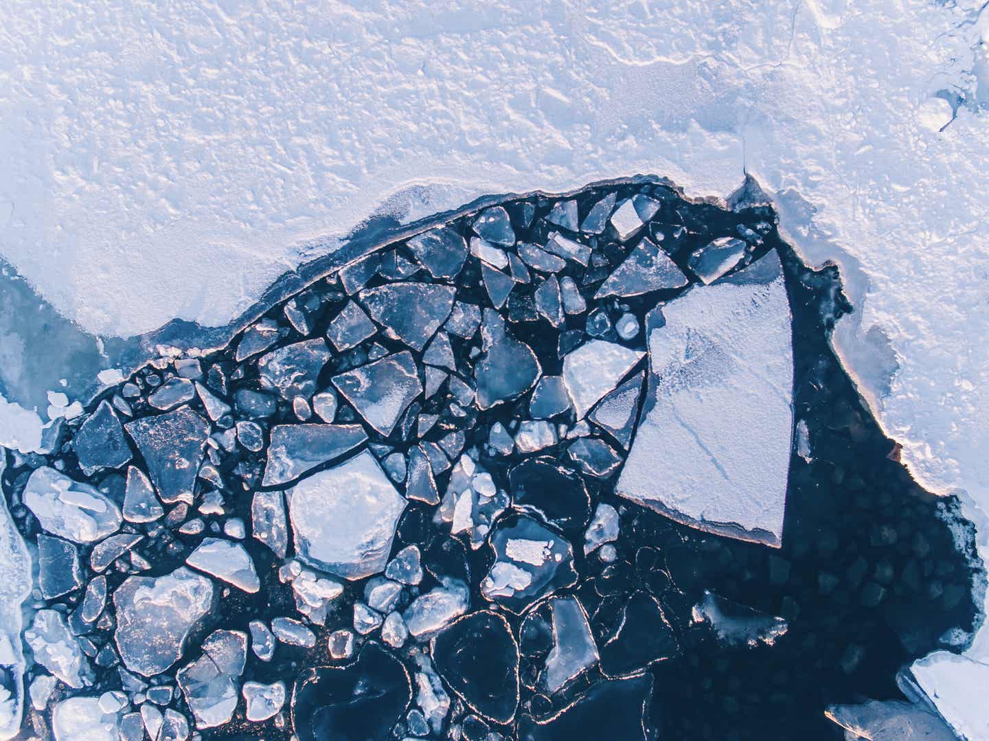 Eisschollen aus Vogelperspektive