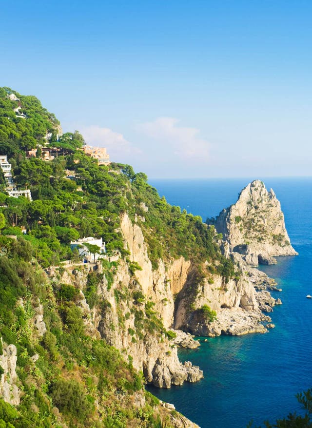 Die italienischen Inseln Die Küste der italienischen Insel Capri