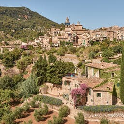 spanien-mallorca-valdemossa-pittoreskes-stein-dorf-g-1343289694.jpg
