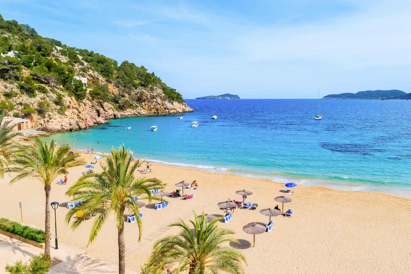 Am Strand von Ibiza im Spanien-Urlaub