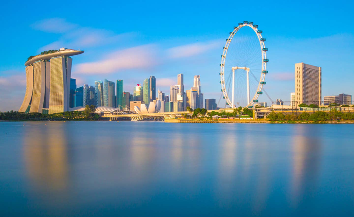 Rundreisen Singapur: Panoramabild der Skyline Singapurs