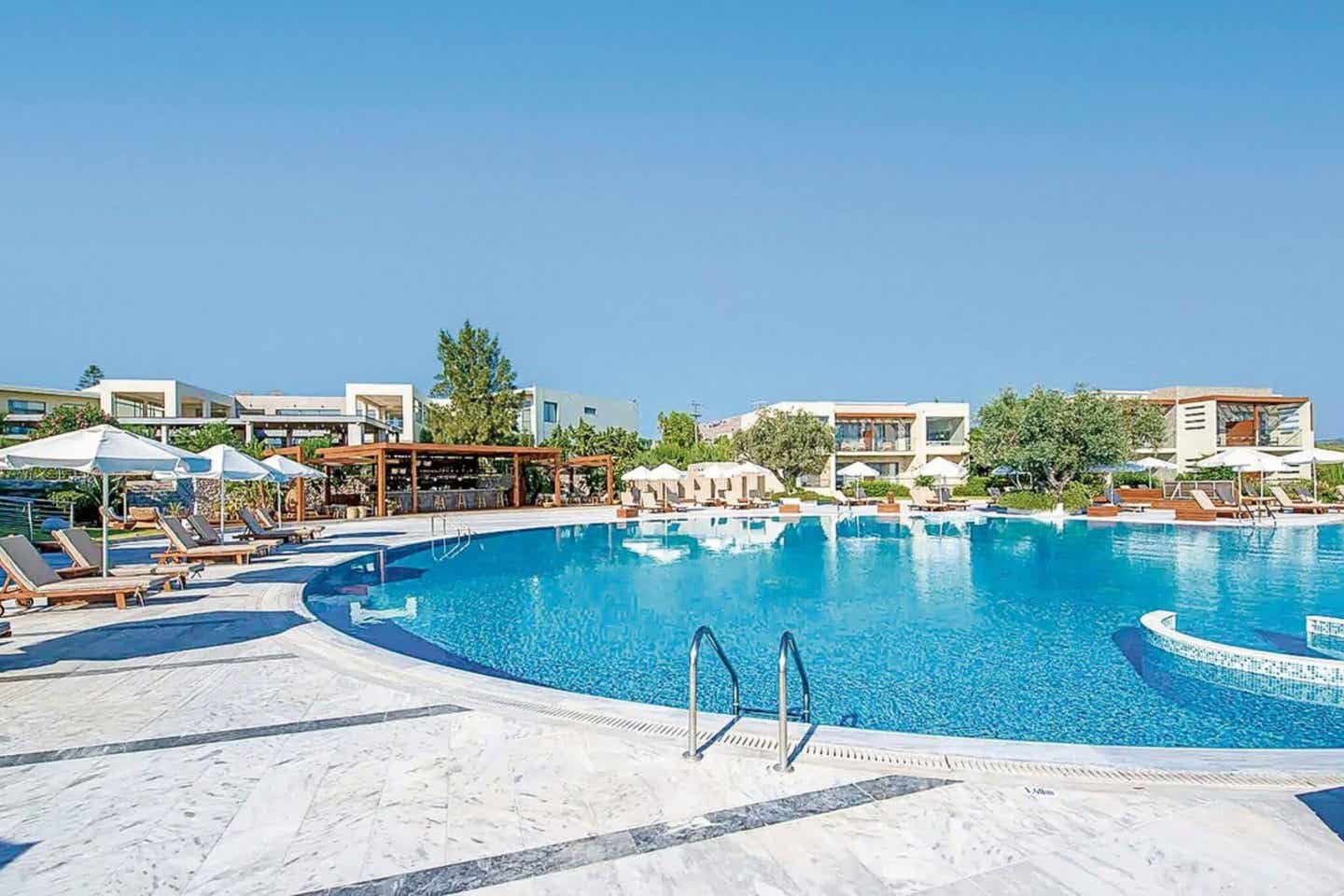 Outdoor-Pool im Sentido Port Royal Villas & Spa 