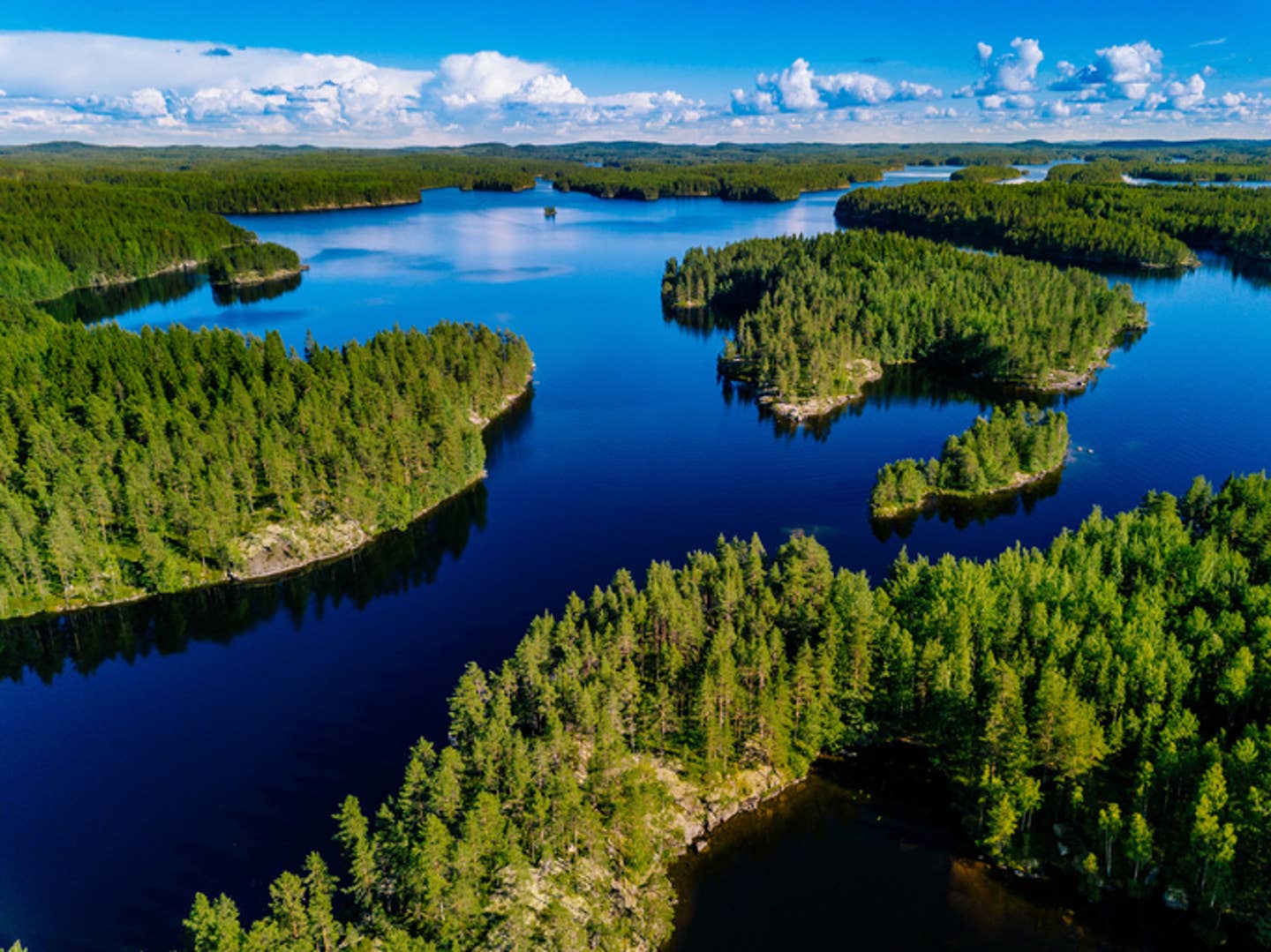 Rundreisen Finnland: Luftbild eine See- und Waldschaft in Finnland Rundreisen Finnland: Luftbild eine See- und Waldschaft in Finnland
