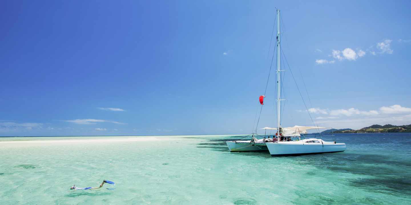 Blick auf ein Segelboot auf den Malediven